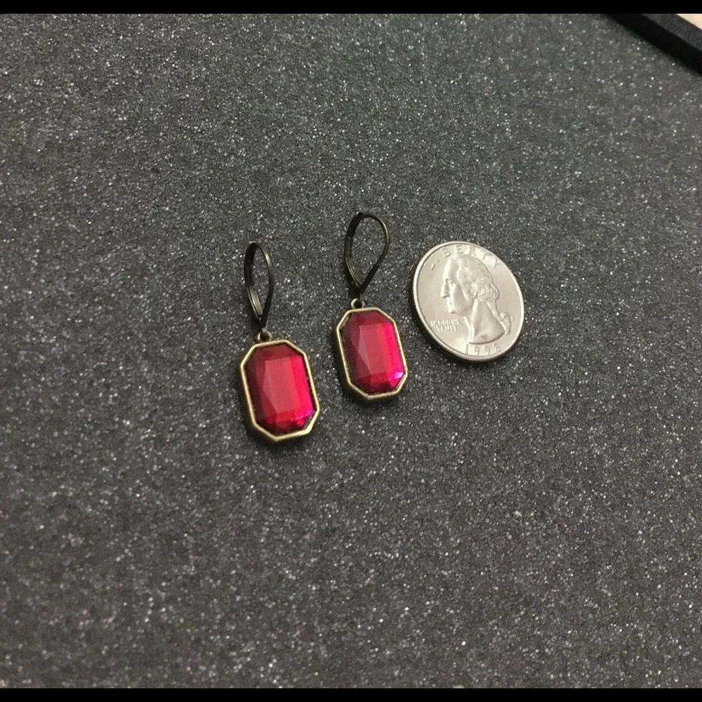 🌺 🚦3-$25🚦New Red w/Antique Gold Color Earrings
